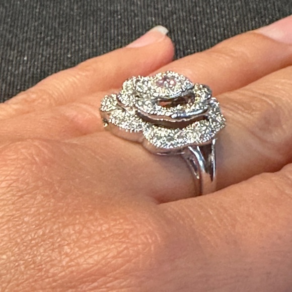 Beautiful 3D Flower Diamonique Ring - Picture 4 of 16